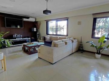 Casa · 250m² · 7 Ambientes · 2 Cocheras · Exclusiva Casa de 250 m² en Venta en Monte Grande