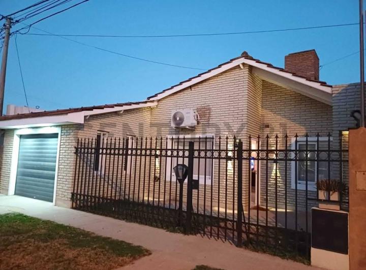 Casa · 168m² · 8 Ambientes · 1 Cochera
