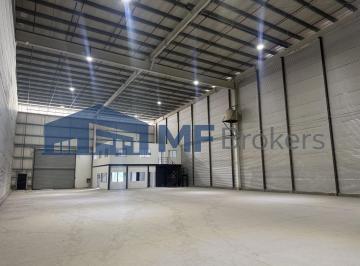 Bodega-Galpón · 880m² · 3 Cocheras · Galpon en Alquiler