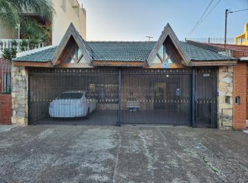 Casa · 221m² · 3 Ambientes · 3 Cocheras · Casa en Valentin Alsina