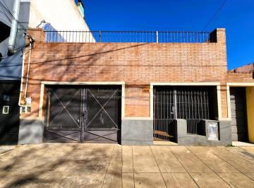 Casa · 117m² · 3 Ambientes · 1 Cochera · Casa en Valentin Alsina