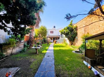 Casa · 211m² · 5 Ambientes · 2 Cocheras · Casa en Lanús Oeste