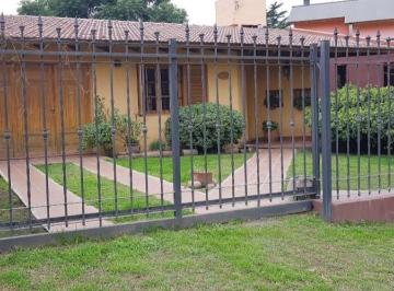 Casa · 132m² · 5 Ambientes · 2 Cocheras · Casa Villa Allende Una Planta 2 Dorm Oportunidad Apta Credito