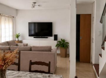 Casa de 4 ambientes, La Plata · Casa 2 Plantas en Romero — 2 Dorm. + Escritorio, Parrilla y Cochera Doble