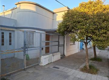 Casa · 100m² · 5 Ambientes · 1 Cochera · Casa en Venta Apta Credito