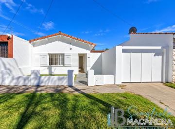 Casa · 75m² · 3 Ambientes · 1 Cochera · Venta Casa 3 Ambientes en Lote Propio | Barrio Las Avs