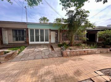 Casa · 160m² · 6 Ambientes · 1 Cochera · Casa en Barrio Santa Ana