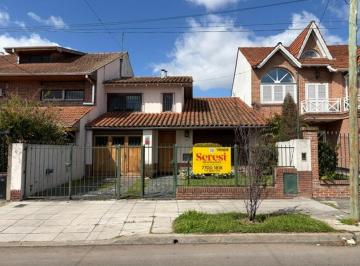 Casa · 191m² · 4 Ambientes · 2 Cocheras · Exc Ubic Chal 2 Pl 3 Dor Ste Dep Fdo Pil Quincho Gge