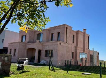 Casa · 250m² · 5 Ambientes · 2 Cocheras · Casa - El Canton - Golf
