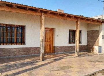 Casa de 5 ambientes, San Rafael · Casa en Venta 4 Habitaciones C/ Cochera en San Rafael, a 100 m de Av Ballofet