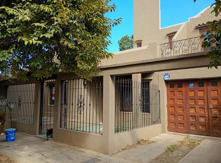 Casa · 200m² · 5 Ambientes · 1 Cochera