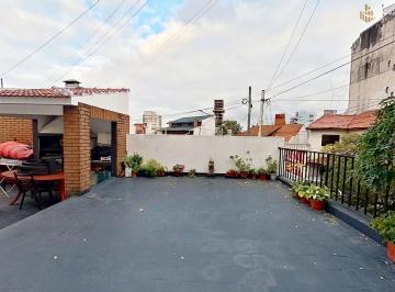 Casa · 130m² · 4 Ambientes · Casa con Terraza Parrilla Valentin Alsina Lanus