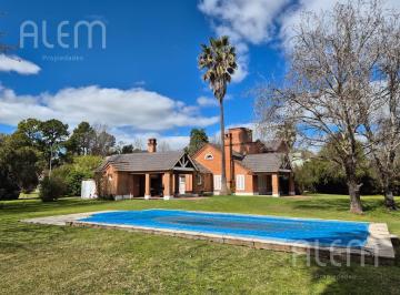 Casa · 220m² · 5 Ambientes · Muy Linda Casa en Venta en El Ombu