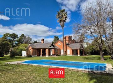 Casa · 220m² · 5 Ambientes · Casa en Venta en El Ombu, Ezeiza