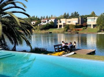 Casa · 1000m² · 6 Ambientes · 2 Cocheras · Casa Al Agua Santa Barbara del 3 Al 31 Enero 2027