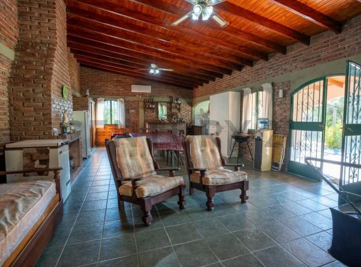 Casa · 180m² · 4 Ambientes · 1 Cochera