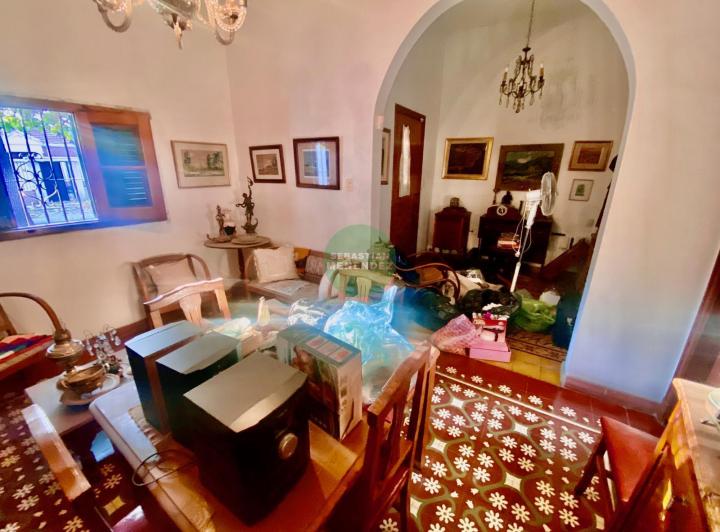 Casa · 181m² · 6 Ambientes · 2 Cocheras