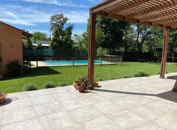 Casa · 180m² · 5 Ambientes · 2 Cocheras · Casa en Alquilet Temporal en Bella Vista