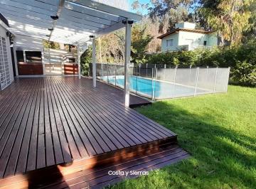 Casa · 180m² · 5 Ambientes · 2 Cocheras · Casa en Alquiler con Pileta