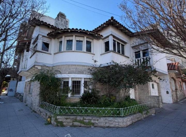 Casa · 186m² · 5 Ambientes · 1 Cochera