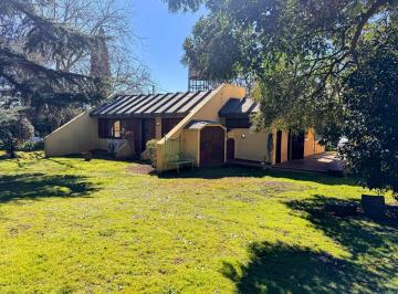 Casa · 100m² · 3 Ambientes · 2 Cocheras · En Venta Casa 3 Ambientes con Jardín en Barrio Golf Tandil