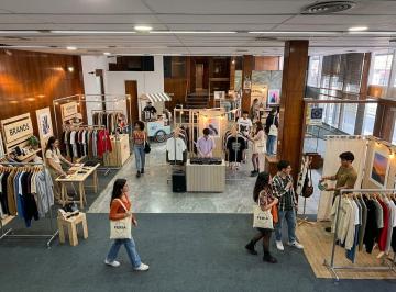 Local comercial · 249m² · 9 Ambientes · Alquiler Local Comercial Pb Vidriera de 18 m de Frente Doble Altura en Rosario de Santa Fe y a