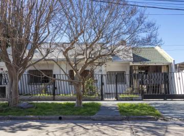 Casa · 129m² · 4 Ambientes · 2 Cocheras · Venta Casa 4 Ambientes en Martín Coronado