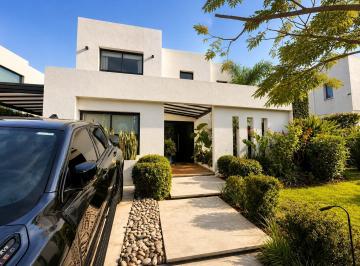 Casa · 230m² · 5 Ambientes · Casa en Venta en Castaños, Nordelta, Tigre