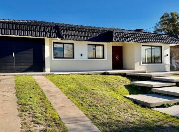 Casa · 183m² · 5 Ambientes · 4 Cocheras · Venta Casa 3 Dorm., 3 Baños. Villa Domínguez, Carlos Paz. Financiacion Propia