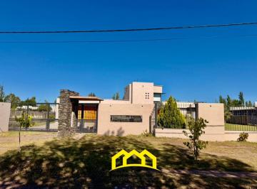 Casa de 4 ambientes, San Rafael · Casa de 2050 m² con 3 Dorm. en Venta en Las Paredes, San Rafael