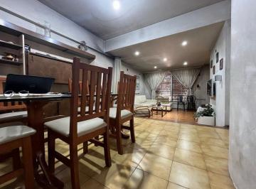 Casa · 145m² · 4 Ambientes · 1 Cochera · Casa en Venta de 4 Ambientes Apta Crédito, Lanús o