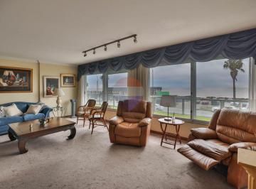 Departamento · 173m² · 6 Ambientes · 2 Cocheras · Venta Rambla Punta Carretas, 3 Dorm. Serv. Gje X 2