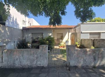 Casa · 70m² · 3 Ambientes · 1 Cochera · Oportunidad Casa Lote Propio a Refaccionar