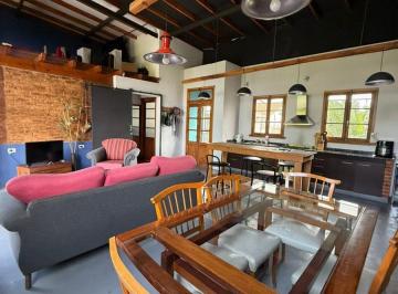Casa · 250m² · 4 Ambientes · 3 Cocheras · Excelente Propiedad Multifuncional/permuta