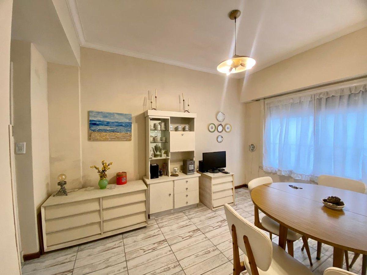 Depto 3 amb, 42m² reciclado en 4to piso — Centro
