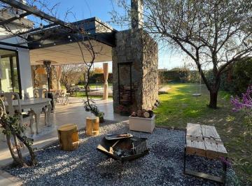 Casa · 270m² · 4 Ambientes · 2 Cocheras · Se Vende Casa en Lujan de Cuyo, Mendoza