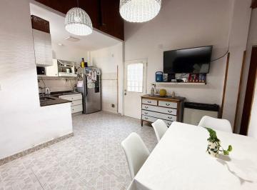 Casa · 60m² · 3 Ambientes · 3 Cocheras · Venta Casa 3 Ambientes Lote Propio Ramos Mejia