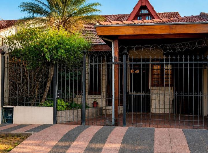 Casa · 100m² · 4 Ambientes · 1 Cochera