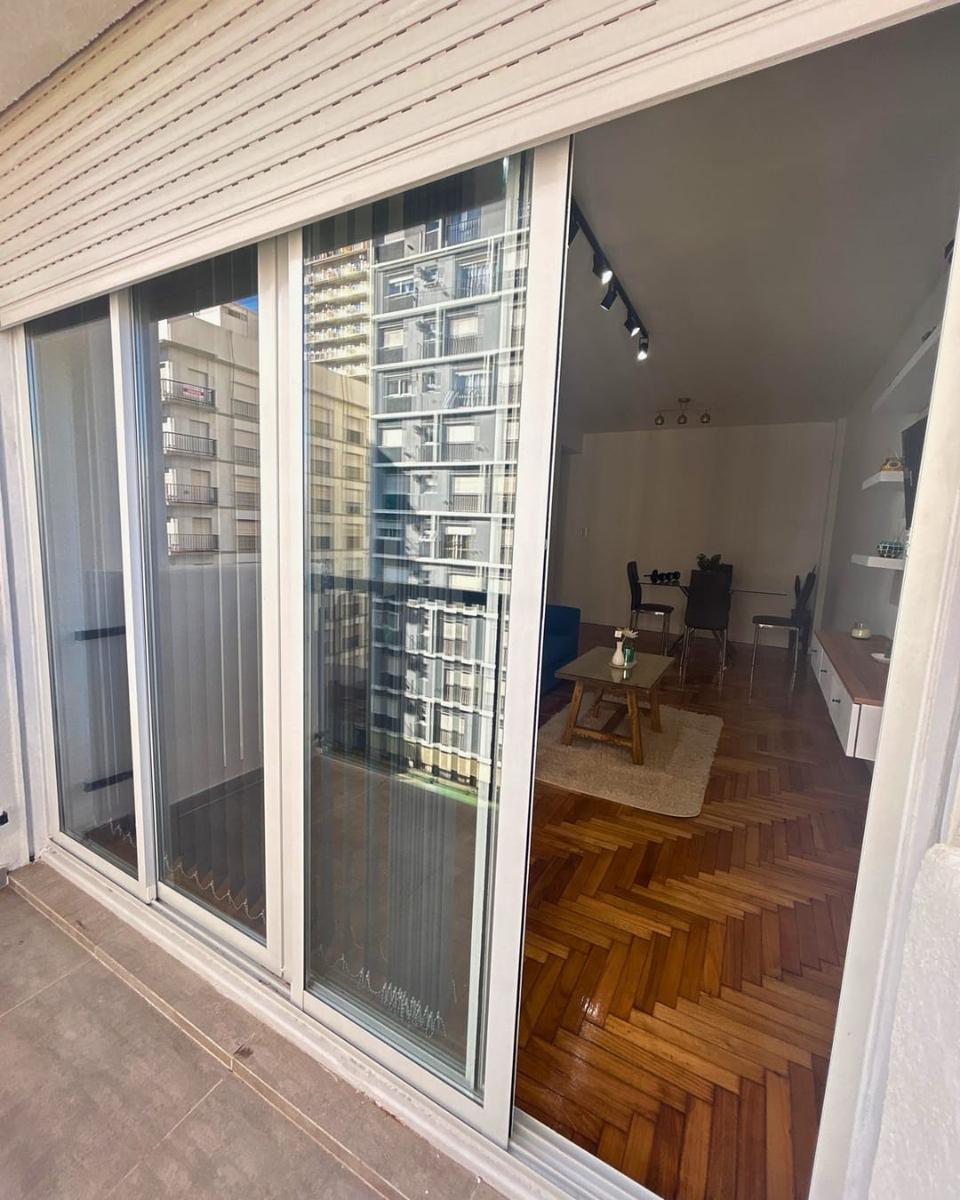 Listo para vivir! 2 ambientes con dependencia al frente con balcon, zona plaza colon, centro!