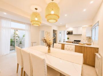 PH · 160m² · 4 Ambientes · 1 Cochera · Excelente Chalet Lamadrid 2700.