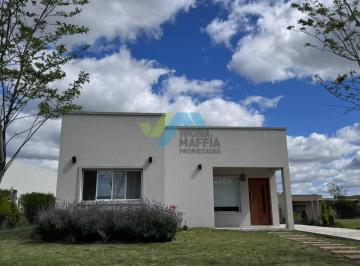 Casa · 120m² · 4 Ambientes · 1 Cochera · Venta de Casa con Pileta - Pilar del Este