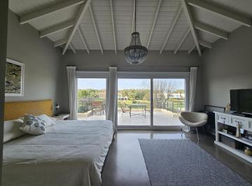 Casa · 324m² · 7 Ambientes · 4 Cocheras · Casa en Venta con Costa a La Laguna en Santa Bárbara, 4 Suites, 1 en P. B, Ascensor