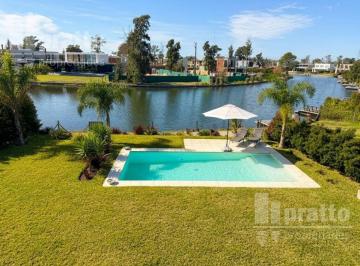 Casa · 680m² · 6 Ambientes · 4 Cocheras · Casa a La Laguna, Barrio Laguna Grande, Villanueva