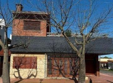 AVS-AVS-1322_2 · Casa 4 Ambientes. | Salta 702