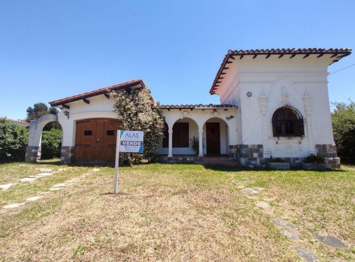 Casa · 200m² · 4 Ambientes · 1 Cochera