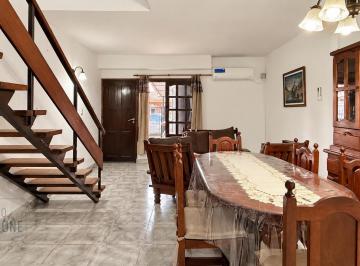 Living Comedor · Venta Casa Tipo Dúplex de 4 Ambientes con Cochera en Virrey del Pino, Barrio Mercedez Benz