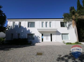 Casa · 890m² · 7 Ambientes · 3 Cocheras · Magnifica Casa en Abril Club de Campo Al Golf