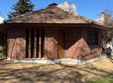 Casa de 4 ambientes, San Isidro · Casa de 218 m² con 3 Habitaciones en Venta en Béccar