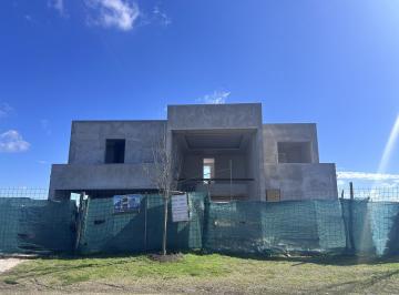 Casa · 348m² · 7 Ambientes · 2 Cocheras · Venta Casa Funes Vida Club de Campo 5 Dorm. Reservorio