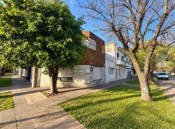 Casa · 150m² · 7 Ambientes · 3 Cocheras · Casa en Esquina 2 Dorm. Más Comodin, Cochera Para 3 Autos, Patio y Terraza en Barrio Cura